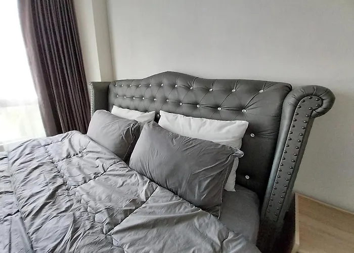 Poolview Near Mrt, & Quiet, Speedy Net Apartment