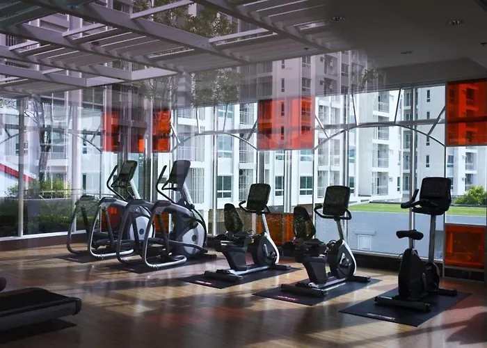 Poolview Near Mrt, & Quiet, Speedy Net Apartment Bangkok
