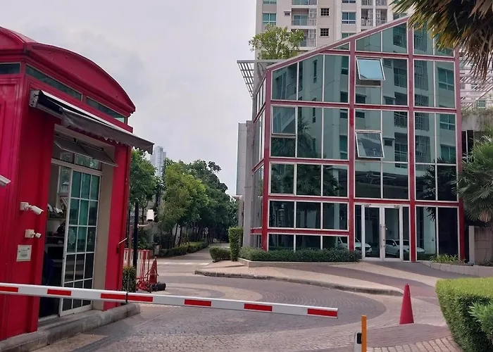 Poolview Near Mrt, & Quiet, Speedy Net Apartment