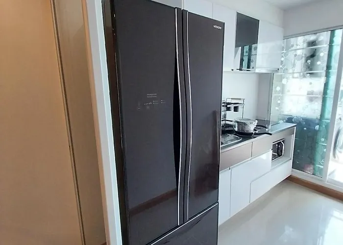 Apartment Poolview Near Mrt, & Quiet, Speedy Net Bangkok