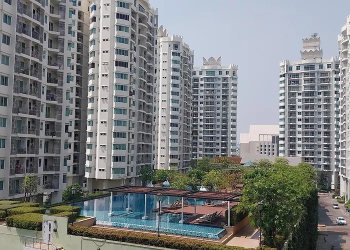 Poolview Near Mrt, & Quiet, Speedy Net Apartment