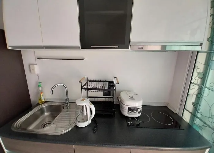Poolview Near Mrt, & Quiet, Speedy Net Apartment Bangkok